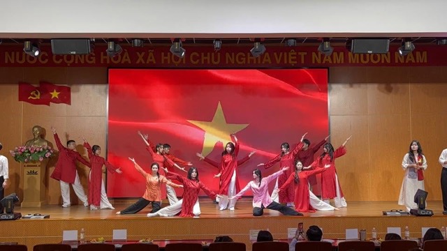 YOUTHFUL MOMENT - KHOẢNH KHẮC THANH XUÂN KHOA NGOẠI NGỮ 2025 