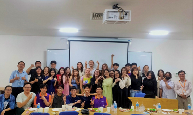 Giao Lưu Văn Hóa Giữa Trường  Đại Học Công Thương Thành Phố Hồ Chí Minh Và Các Du Học Sinh Quốc Tế