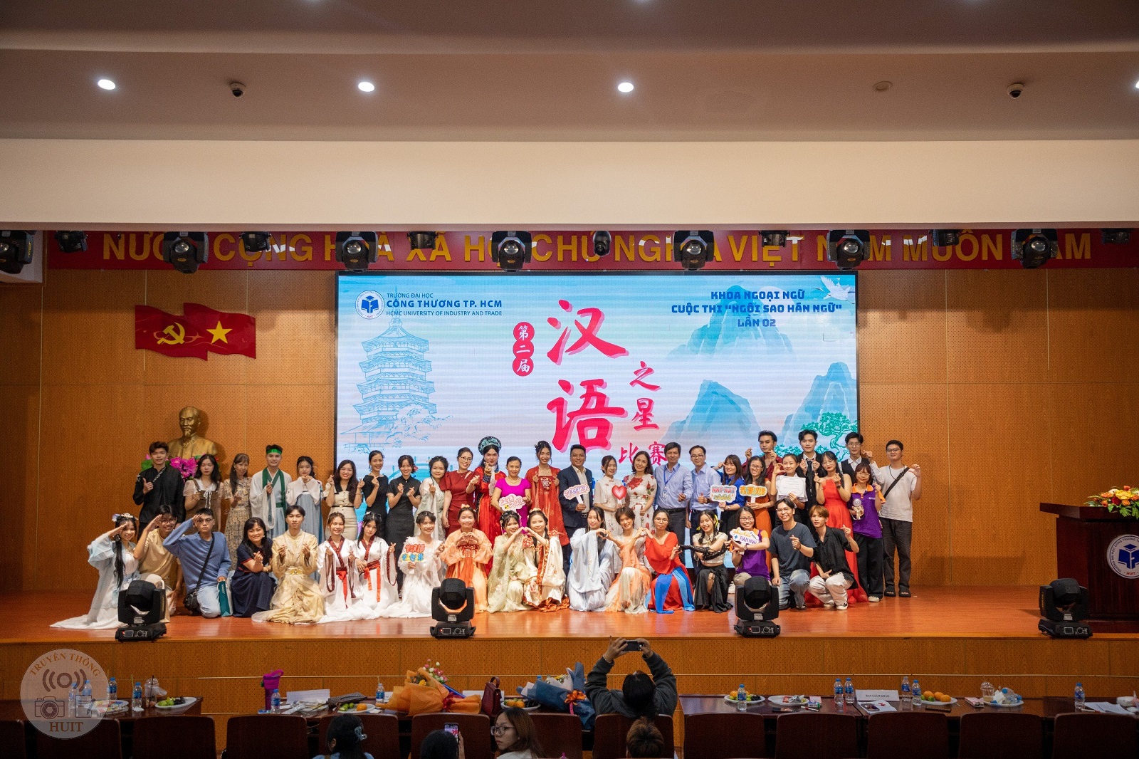Khoa Ngoại ngữ, Trường Đại học Công thương TP.HCM làm việc Giám đốc phụ trách nội dung của National Geographic Learning, thành viên của Cengage Learning Asia Pte Ltd
