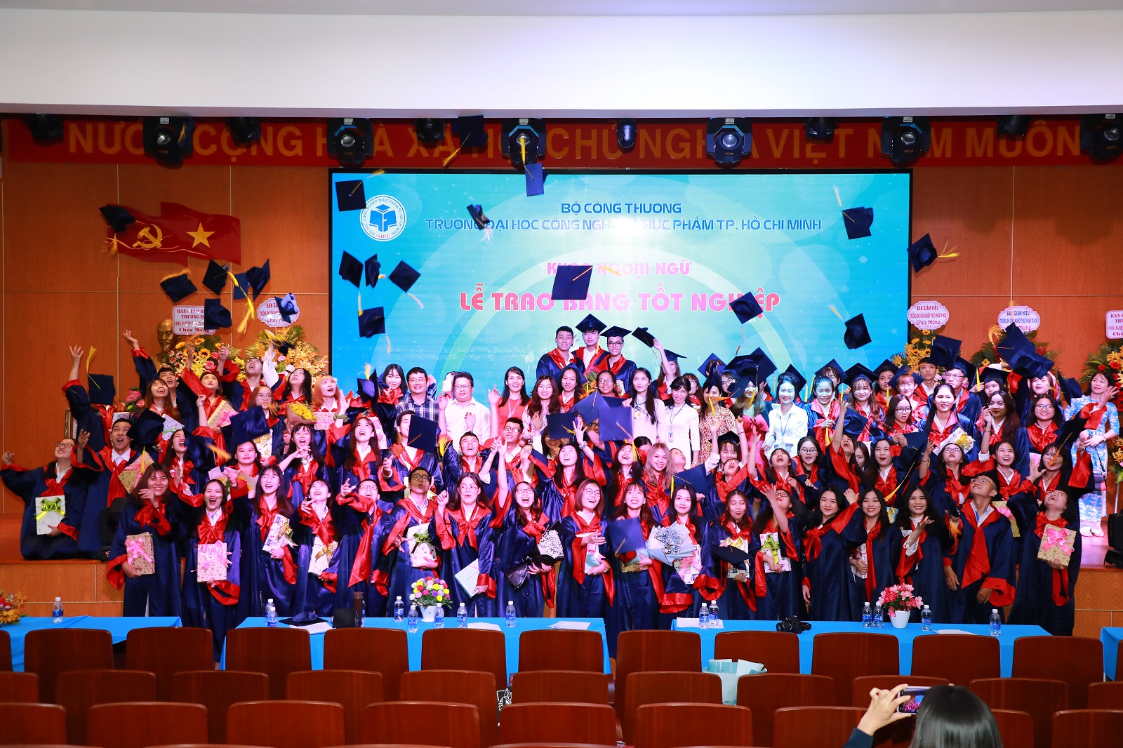 Lễ tốt nghiệp khoa ngoại ngữ năm 2021