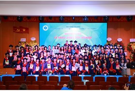 Khoa Ngoại ngữ tổ chức lễ trao bằng tốt nghiệp 2021